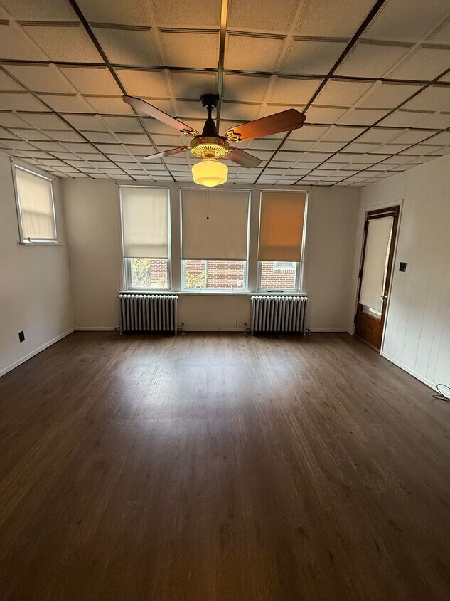 Foto principal - 114 W Harrisburg Ave