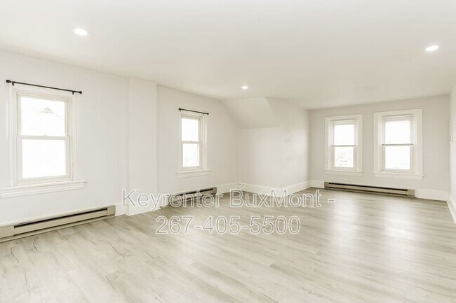 Foto del edificio - 340-342 W Broad St