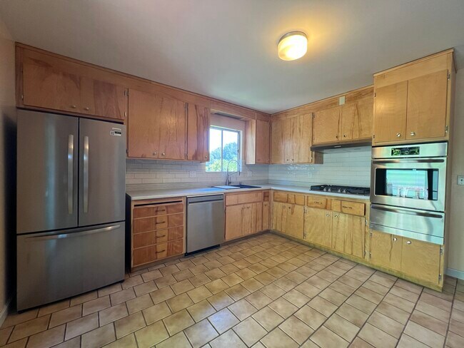 Remodeled Kitchen with all new Appliances - 20 Drake Ln