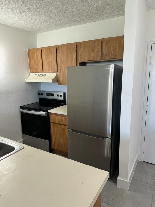 Building Photo - 2501 Riverside Dr