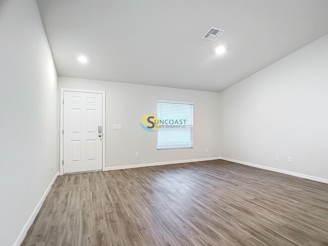 Building Photo - 1039 Birchcrest Blvd