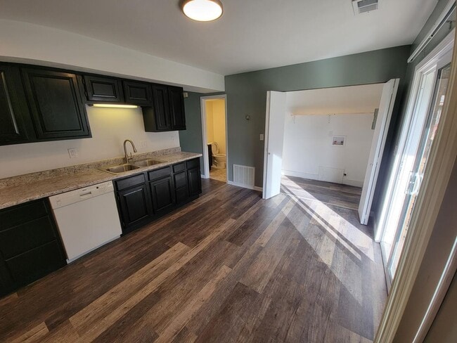 Building Photo - 2 Bedroom Townhome in Shiloh