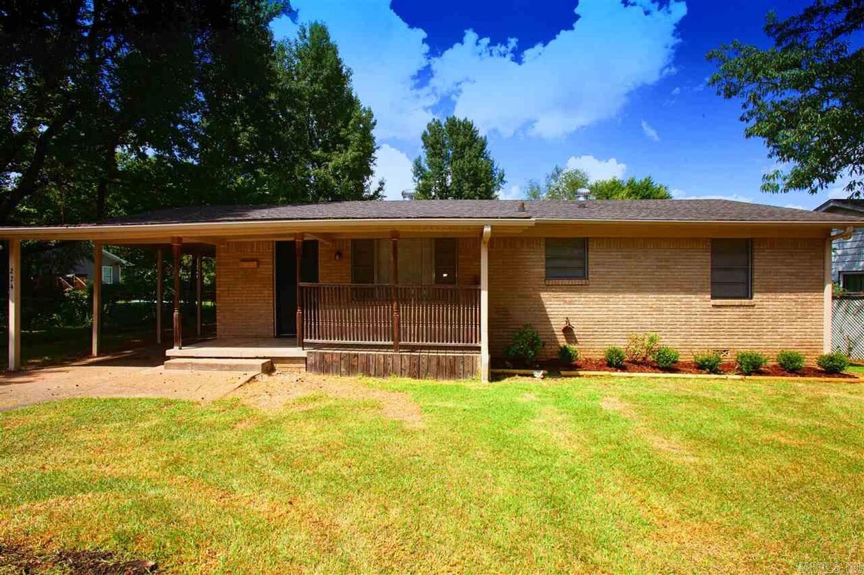 Primary Photo - 224 Willow St
