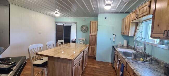 Foto del edificio - 6117 W County Rd 750 S