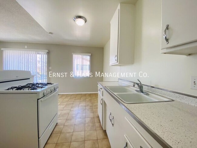 Foto del edificio - 2909 E 6th St