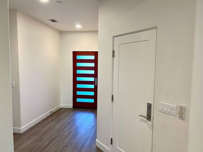 Foto del edificio - Beautiful Palo Alto Remodel