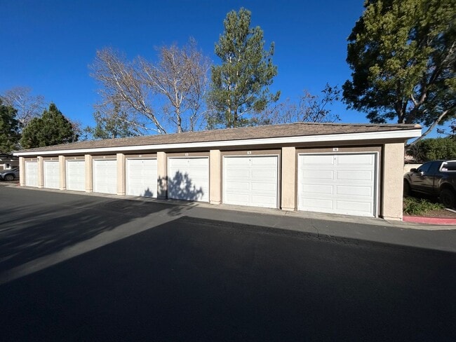 Building Photo - Temecula PKwy. 1 Bedroom, 1 Bath Condo with Garage