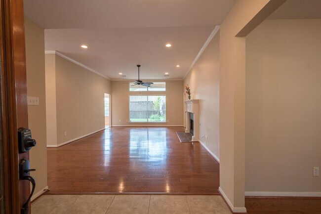Building Photo - 16015 Lausanne Dr