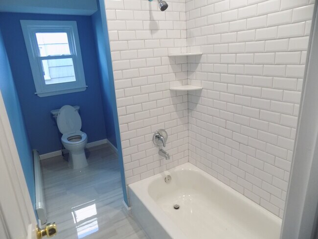 bathroom - 20 Toronto Ct