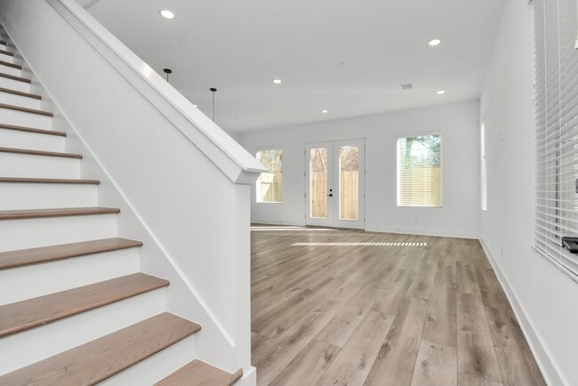 Building Photo - 778 W Tidwell Rd