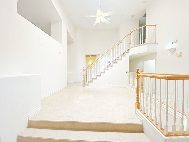 Building Photo - 4 BEDROOM HOME IN GATED SUMMERLIN COMMUNITY