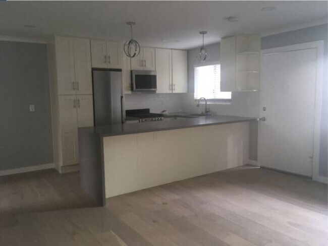 Building Photo - 1 bedroom in Oakland CA 94610