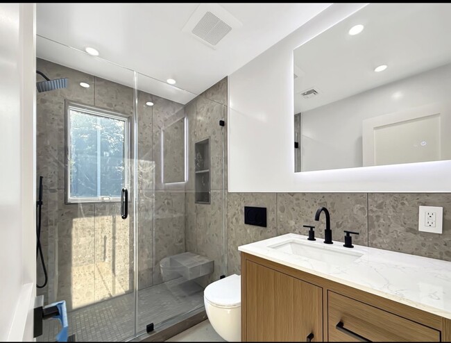 Foto del edificio - 259 Kneeland Ave