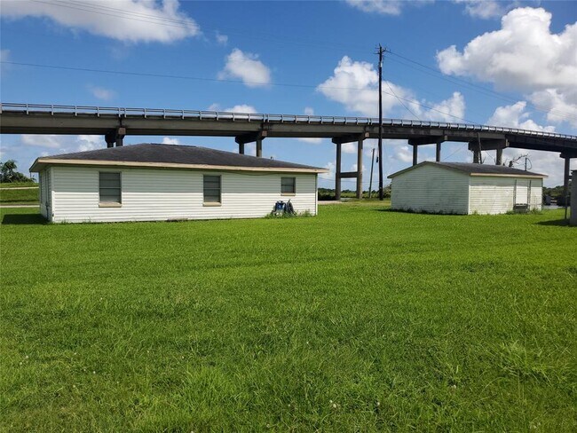 Building Photo - 4915 County Rd 227