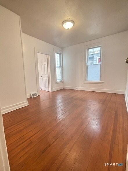 Building Photo - 386 Gregory St