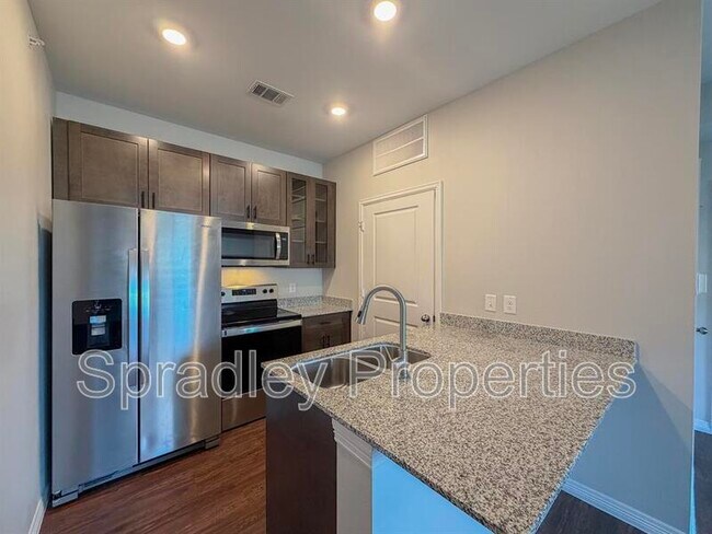 Building Photo - 1124 W Ave O