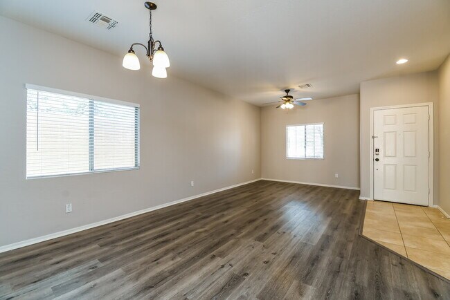 Foto del edificio - 5206 W Glass Ln