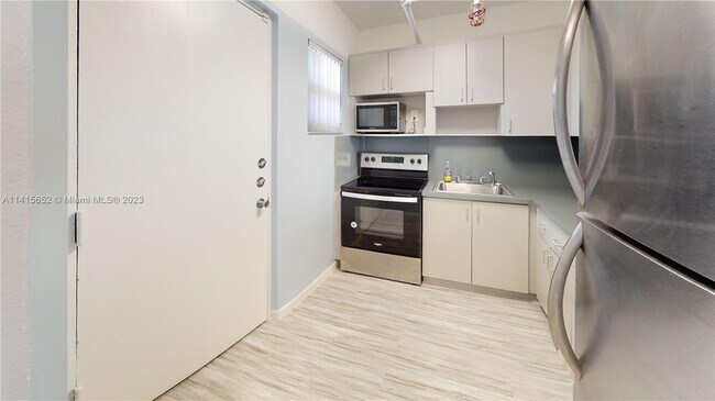 Foto del edificio - 6830 Indian Creek Dr