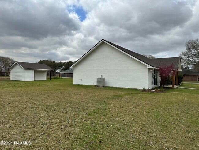 Building Photo - 133 Nicole Dr