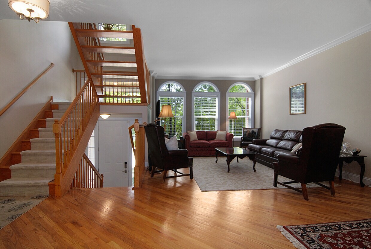 Building Photo - 952 Shandrew Dr