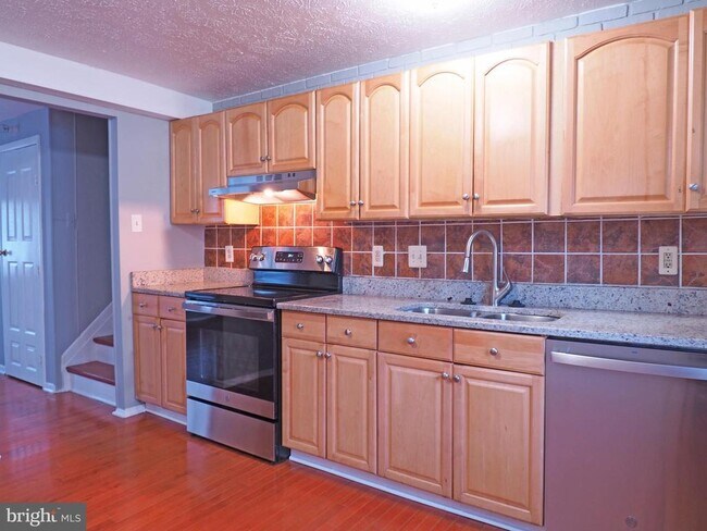 Foto del edificio - 12500 Sturdee Dr