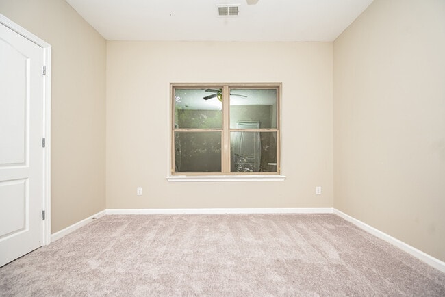 Foto del edificio - 113 Tyre Dr