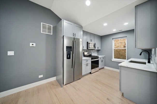 Building Photo - 6126 S Eberhart Ave