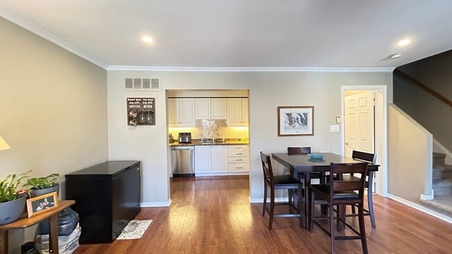 Building Photo - 119 Mountainview Rd N