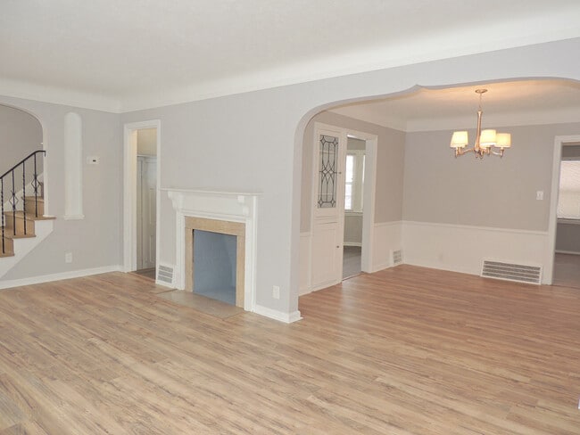 Building Photo - 3 Bed - 1.5 Bath Colonial for Rent!