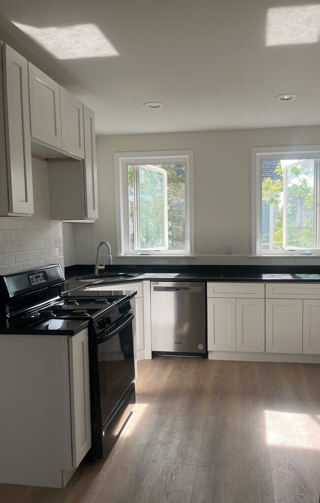 Building Photo - 171 Bluff Ave