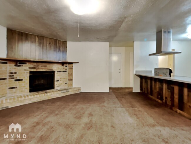 Building Photo - 14006 Pinewest Ct