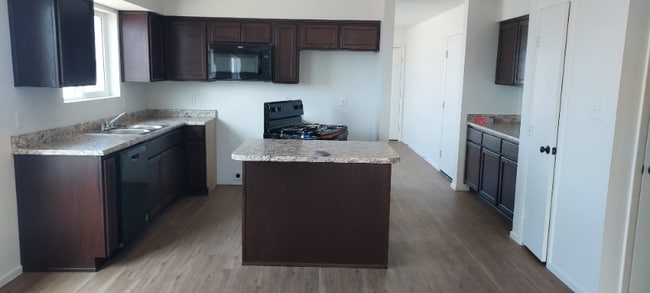 Building Photo - 7809 E 45th Ln