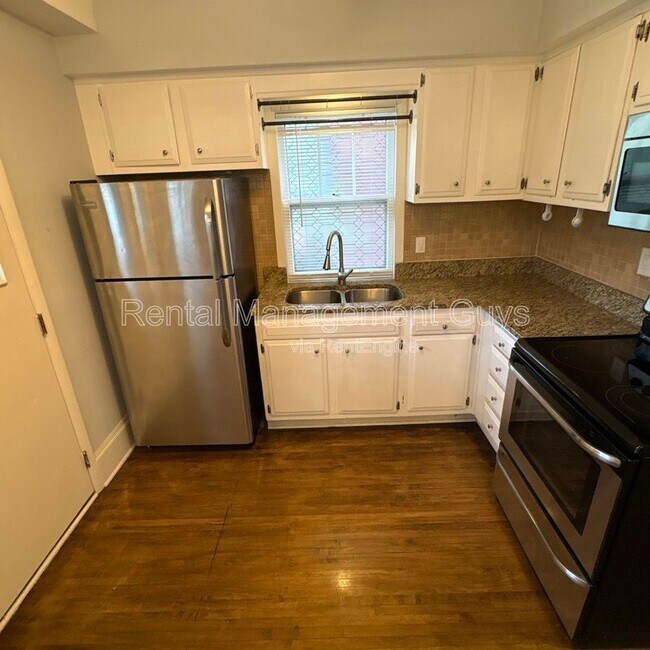 Foto del edificio - 3611 N Sheridan Ave