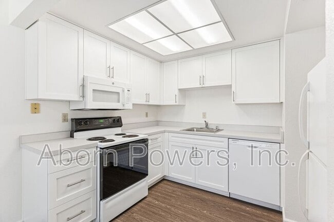 Building Photo - 2529 Greenwood Ln