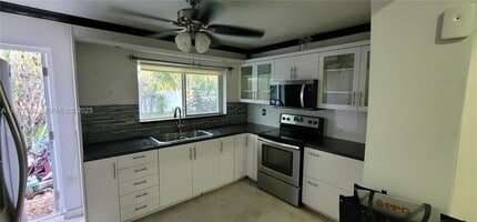 Building Photo - 6641 SW 26th St