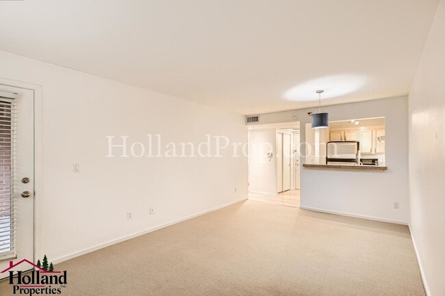 Building Photo - Charming 1-Bedroom Apartment in the Heart ...