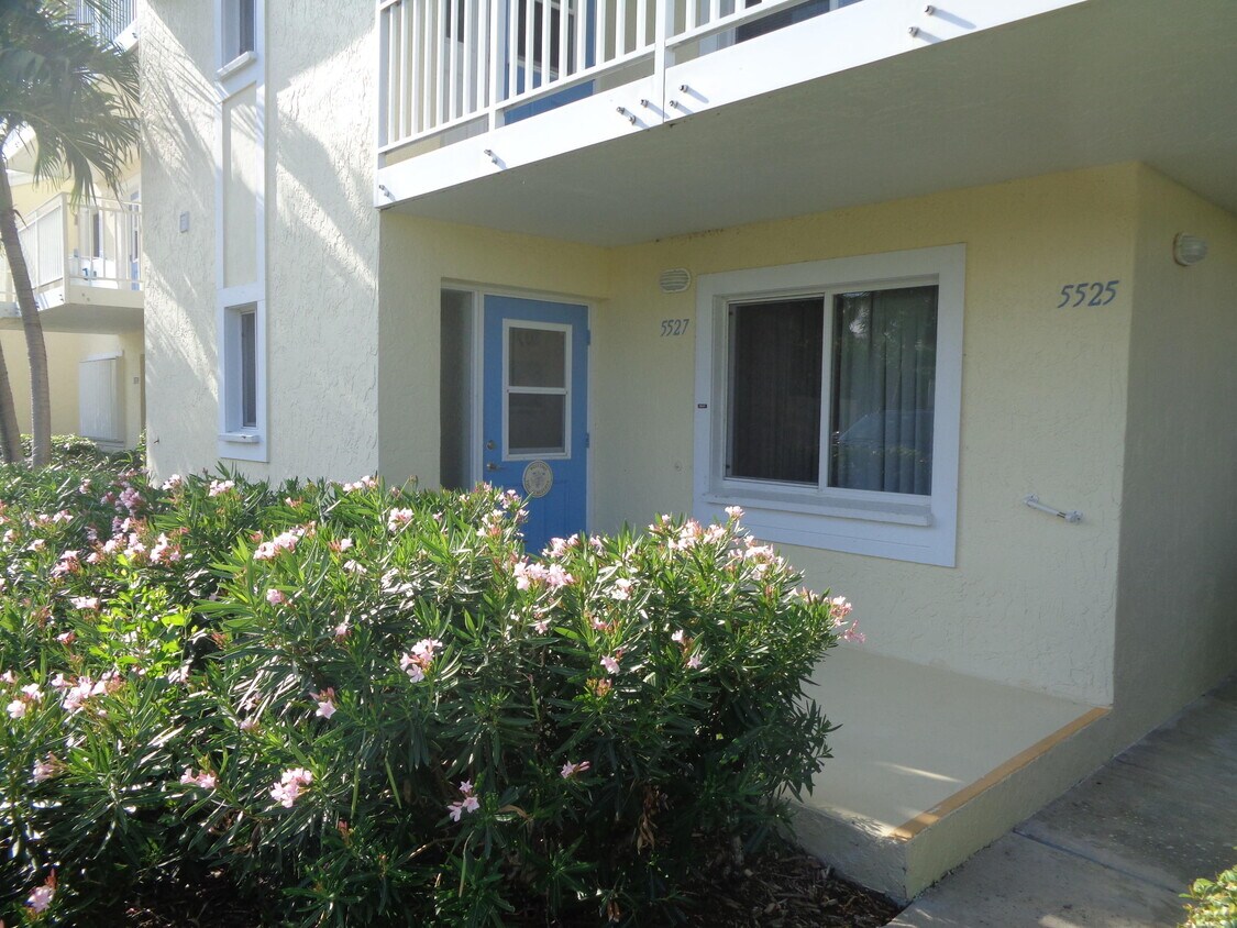 Foto principal - 5527 NE Gulfstream Way