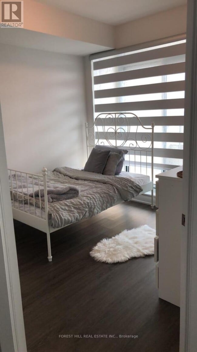 Photo du bâtiment - 4055 Parkside Village Dr