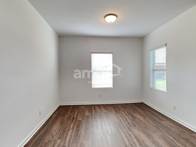 Foto del edificio - 4878 St James Ln