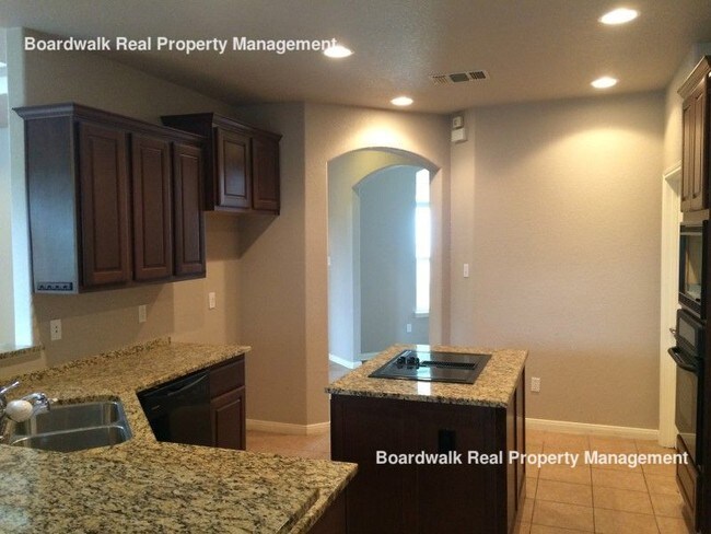 Foto del edificio - 8015 Clyde Dent Dr