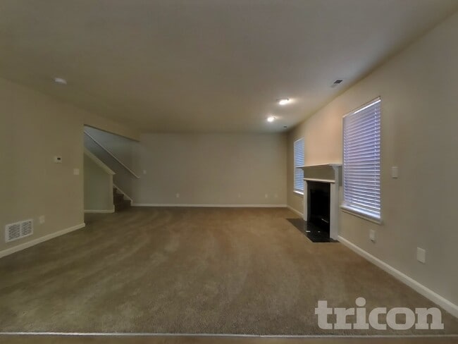 Building Photo - 594 Sun Ridge Blvd