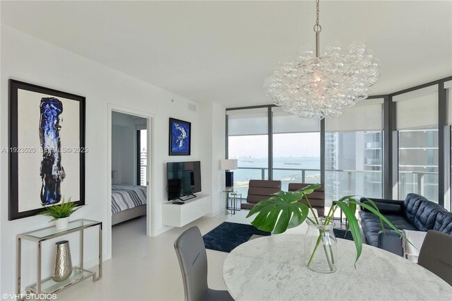 Foto del edificio - 501 NE 31st St