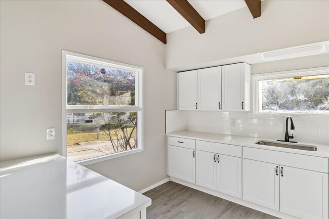 Foto del edificio - 6412 Nelwood Rd