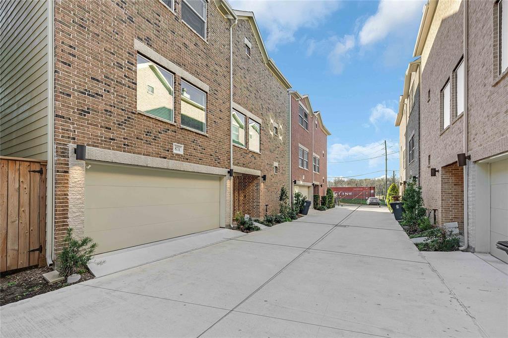Foto principal - 8731 Bryam St