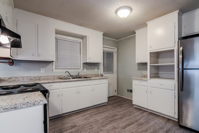 Foto del edificio - 1527 Tall Pines Cir