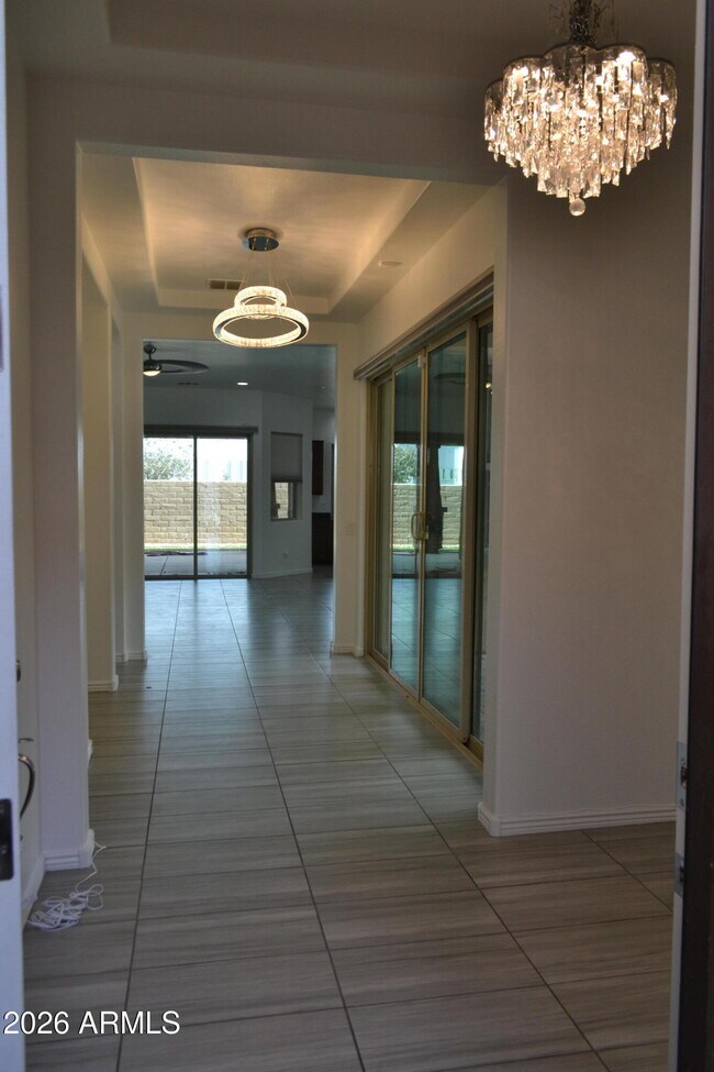 Foto del edificio - 9644 Thatcher Ave