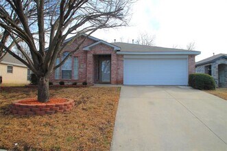 Building Photo - 824 Dixon Ln