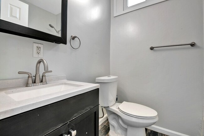 Foto del edificio - 1621 E St NE