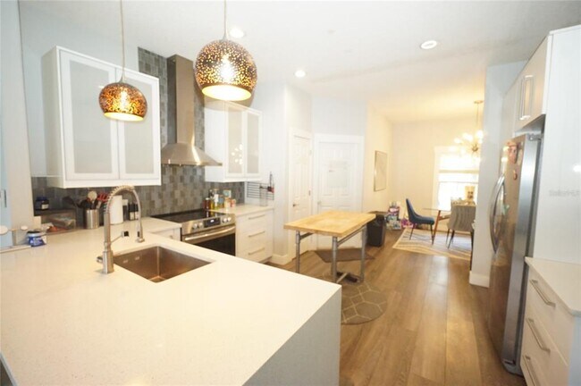 Building Photo - 8815 Royal Enclave Blvd