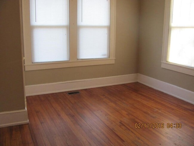 Building Photo - 241 Ebenezer Ave